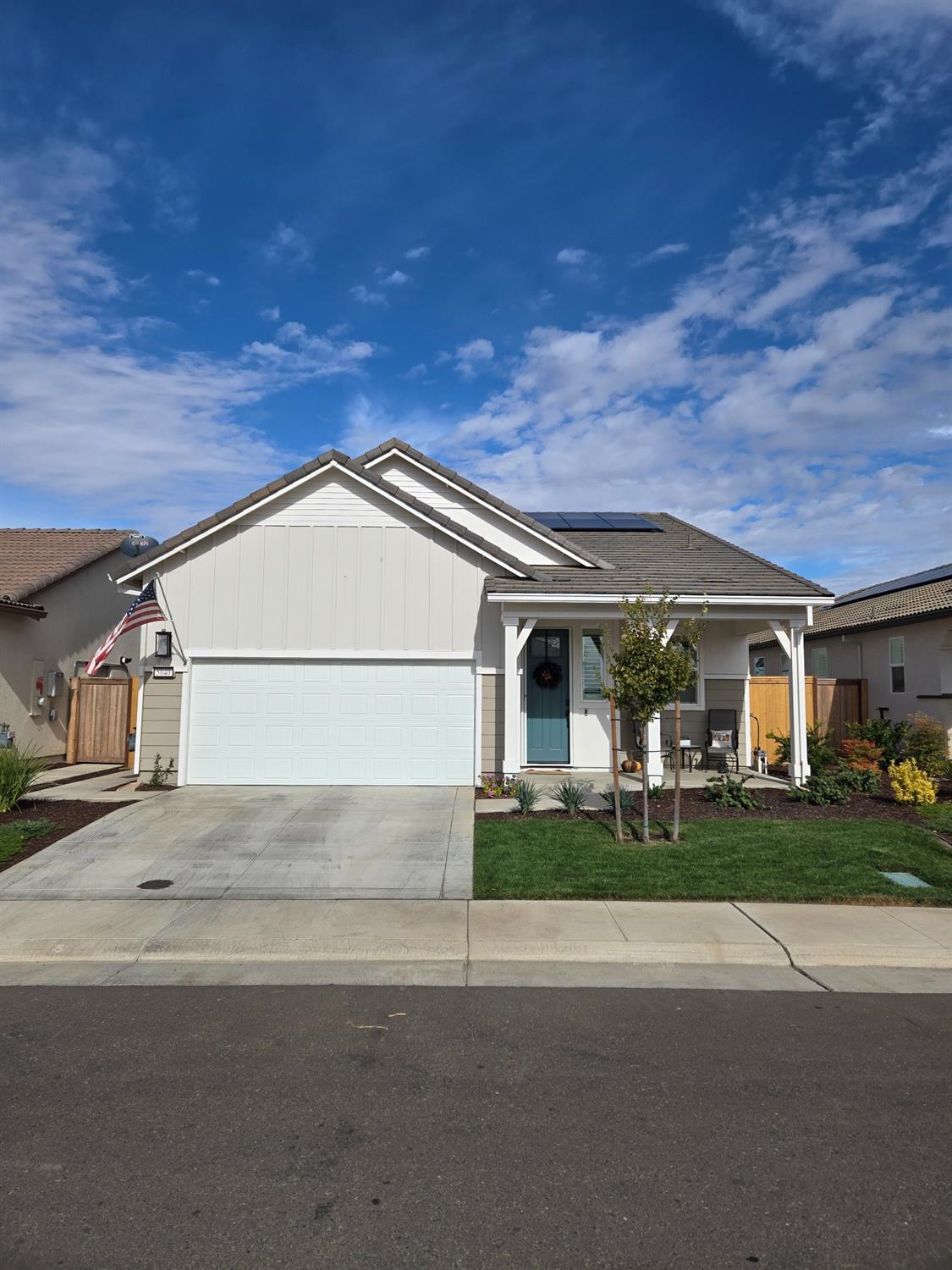 Detail Gallery Image 1 of 45 For 5040 Peace Lily Ln, Roseville,  CA 95747 - 2 Beds | 2/1 Baths