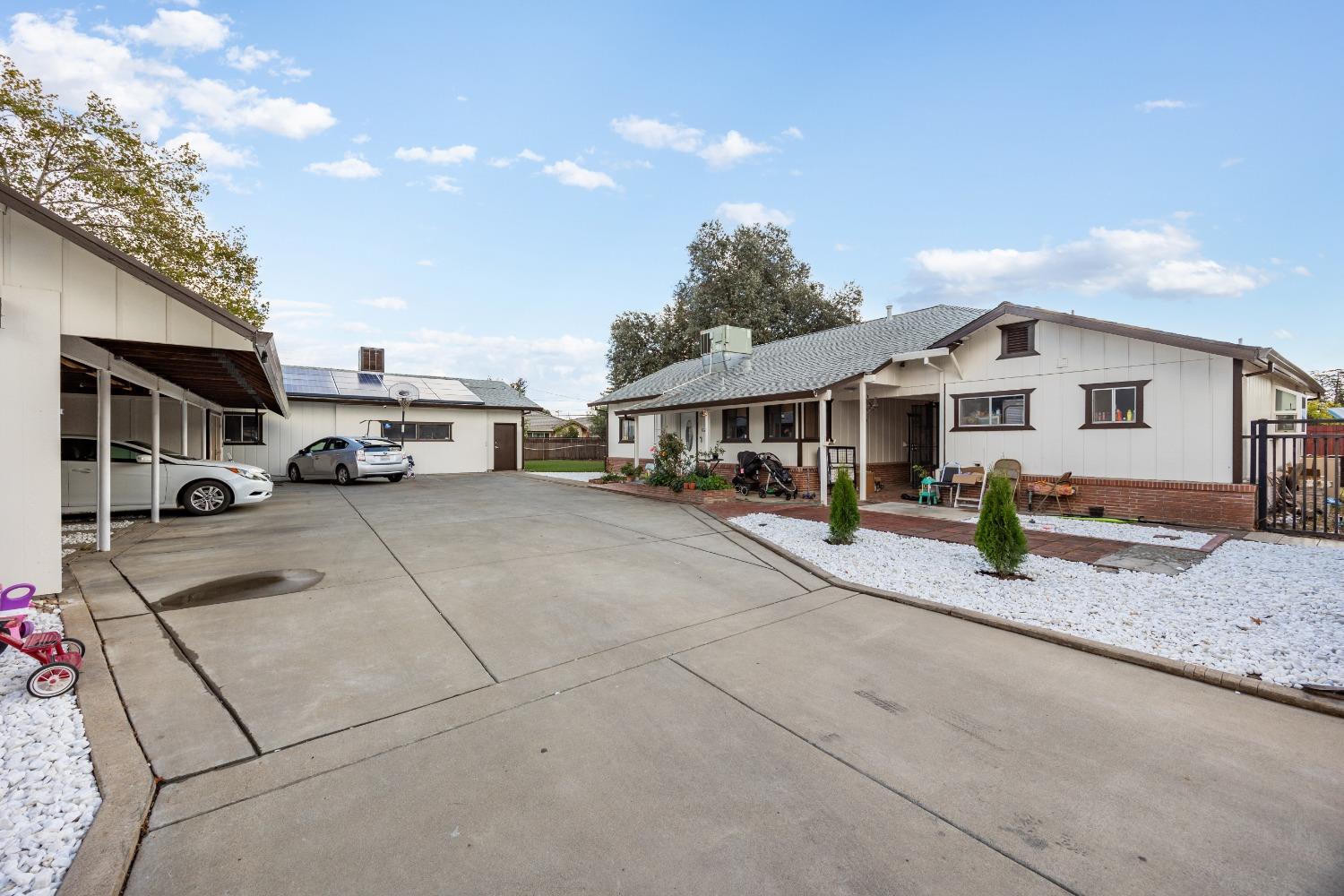 Detail Gallery Image 2 of 26 For 3538 Tarro Way, Carmichael,  CA 95608 - 5 Beds | 3/1 Baths