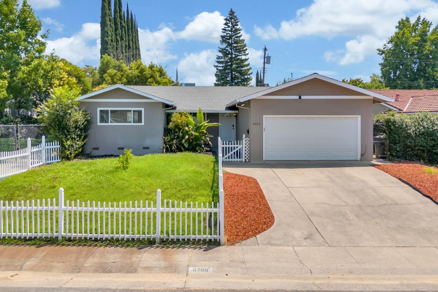 Detail Gallery Image 5 of 51 For 6708 Woodmore Oaks, Orangevale,  CA 95662 - 4 Beds | 2 Baths