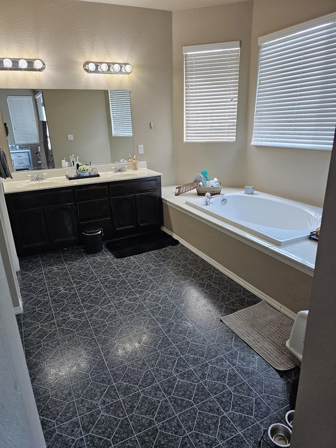 Detail Gallery Image 21 of 46 For 8672 Spring House Way, Elk Grove,  CA 95624 - 4 Beds | 2/1 Baths