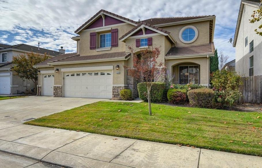 Detail Gallery Image 2 of 31 For 4208 Maddie Cir, Stockton,  CA 95209 - 5 Beds | 4 Baths