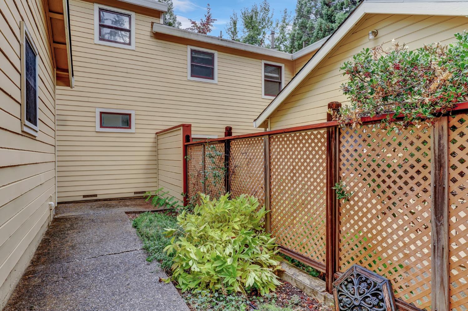 Detail Gallery Image 3 of 73 For 350 Bridge Way, Nevada City,  CA 95959 - 3 Beds | 2/1 Baths