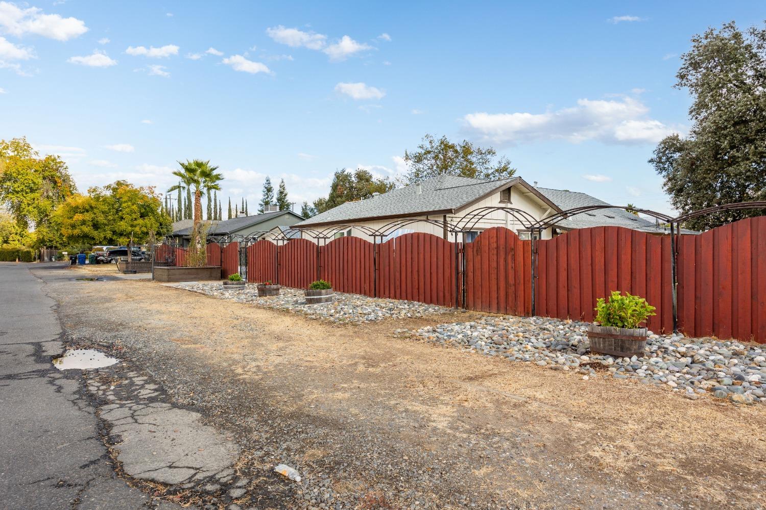 Detail Gallery Image 17 of 26 For 3538 Tarro Way, Carmichael,  CA 95608 - 5 Beds | 3/1 Baths