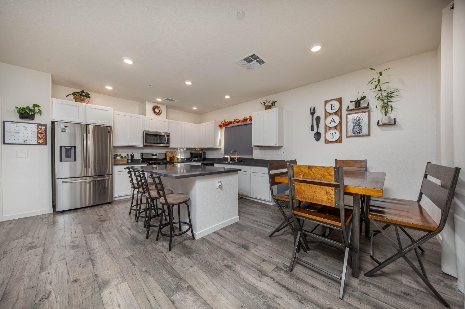 Detail Gallery Image 13 of 49 For 10829 Kentledge St, Stockton,  CA 95219 - 4 Beds | 2/1 Baths