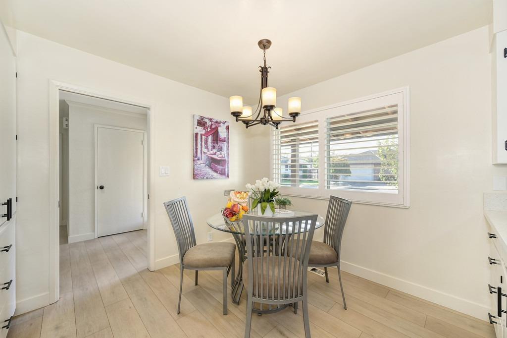 Detail Gallery Image 5 of 32 For 719 Costa Dr, Lodi,  CA 95240 - 2 Beds | 2 Baths