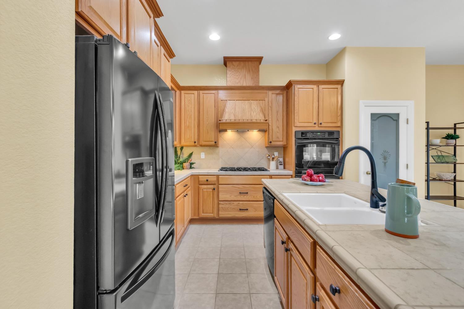 Detail Gallery Image 11 of 44 For 5568 Dunlay Dr, Sacramento,  CA 95835 - 4 Beds | 2/1 Baths