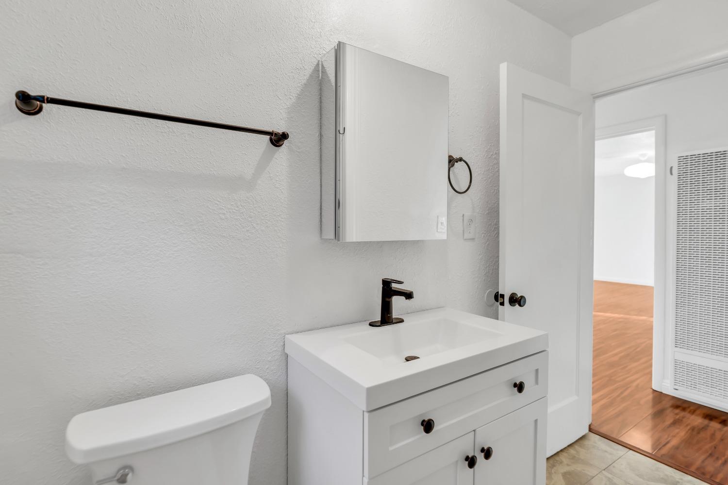 Detail Gallery Image 25 of 44 For 4121 47th St, Sacramento,  CA 95820 - 3 Beds | 1 Baths