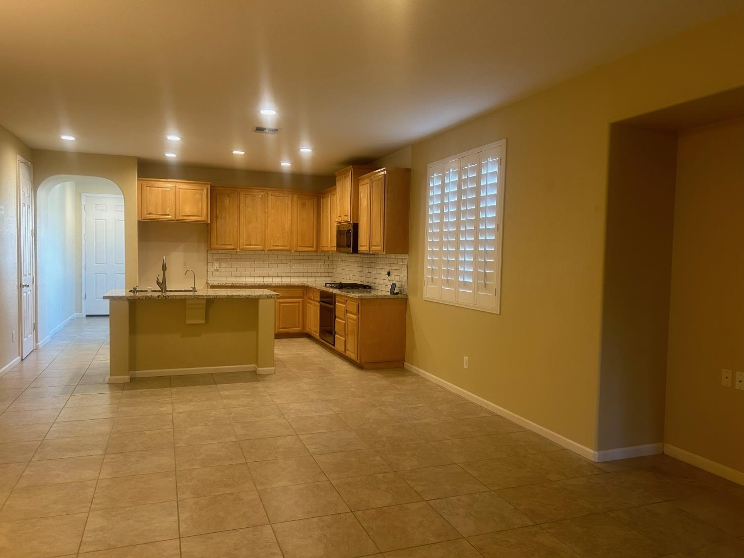 Detail Gallery Image 11 of 32 For 1554 Alicia Way, Sacramento,  CA 95835 - 3 Beds | 2 Baths