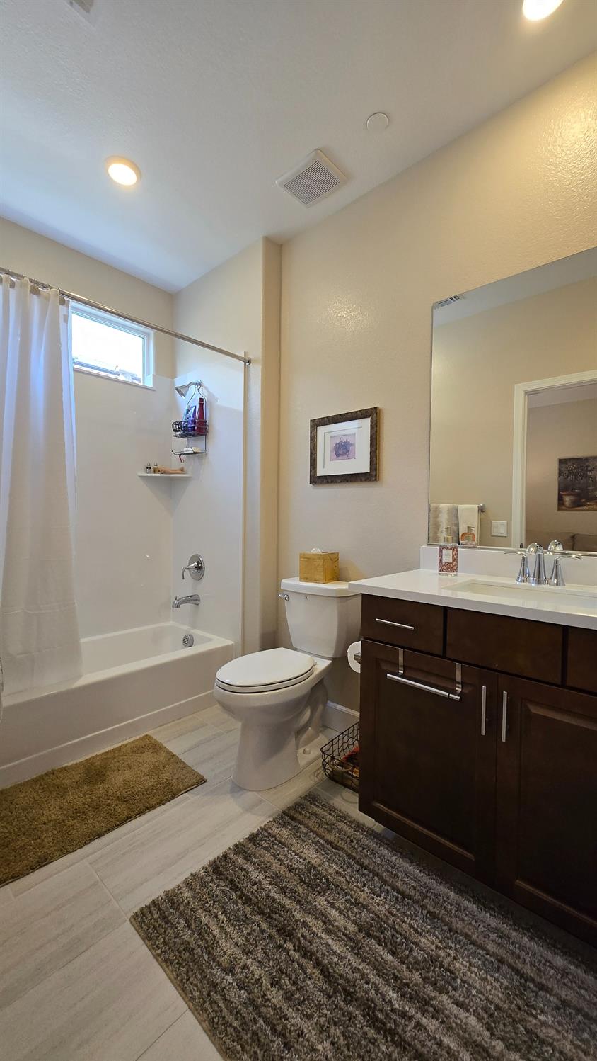 Detail Gallery Image 32 of 45 For 5040 Peace Lily Ln, Roseville,  CA 95747 - 2 Beds | 2/1 Baths