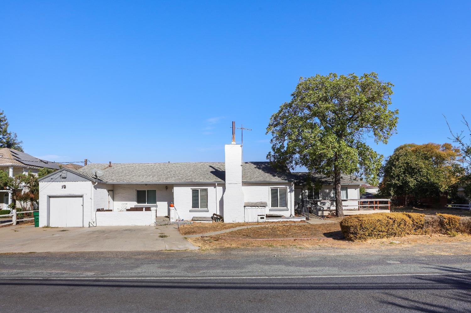 Detail Gallery Image 1 of 24 For 4617 Bear Creek Rd, Lodi,  CA 95240 - 5 Beds | 2 Baths