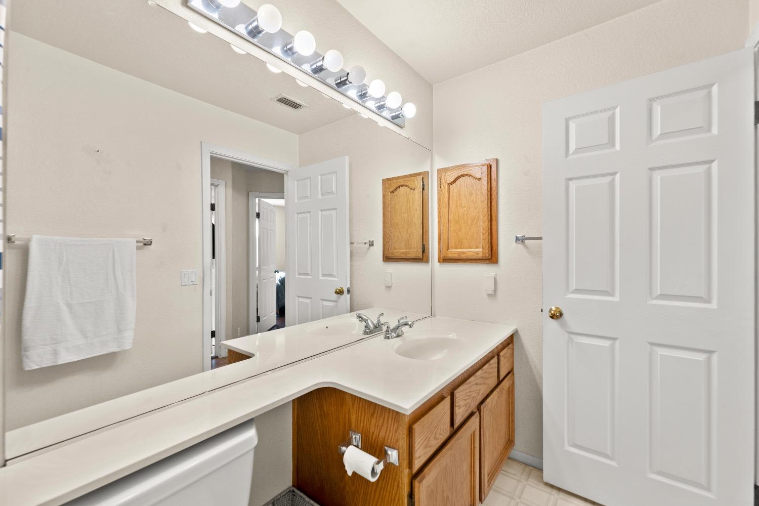 Detail Gallery Image 21 of 39 For 8872 Hiddenspring Way, Elk Grove,  CA 95758 - 3 Beds | 2 Baths