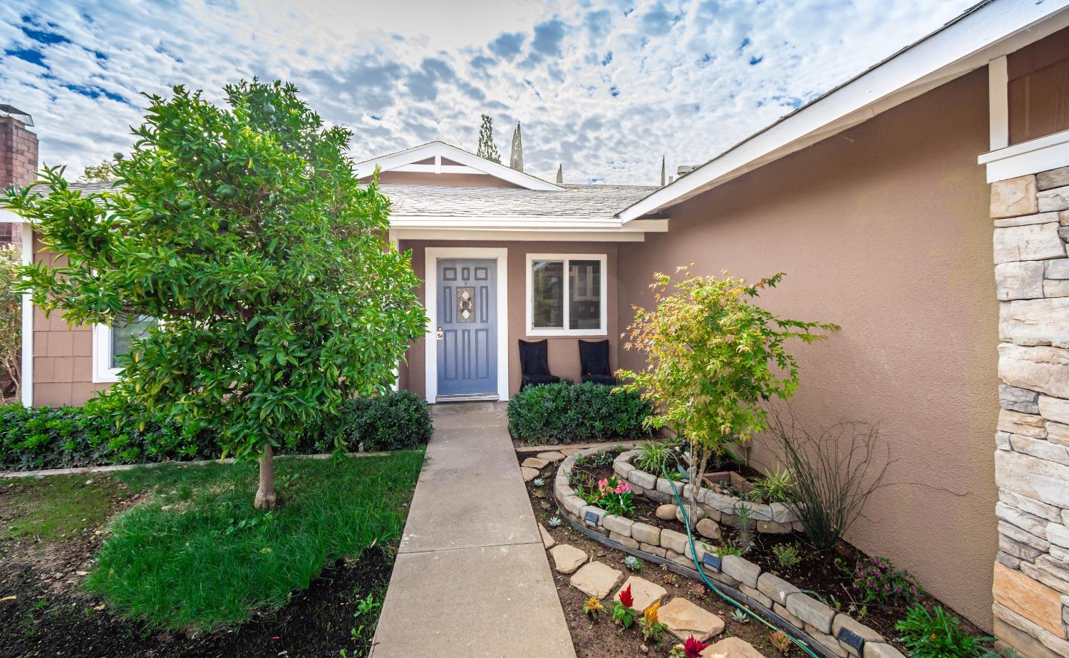 Detail Gallery Image 3 of 50 For 9275 Medallion Way, Sacramento,  CA 95826 - 3 Beds | 2 Baths