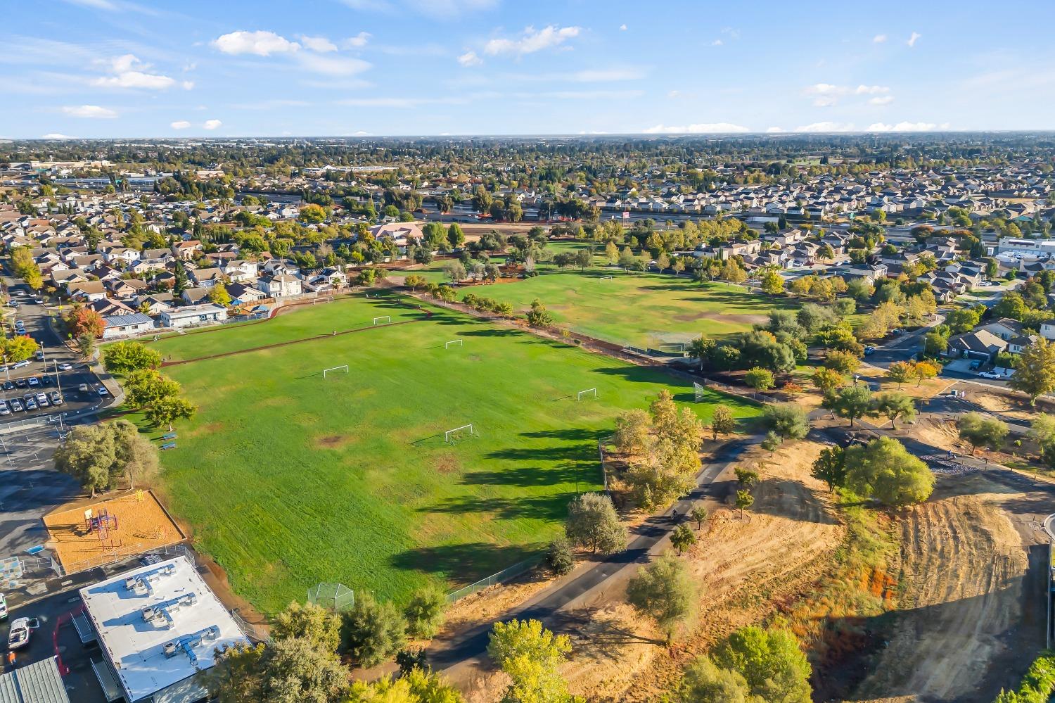 Detail Gallery Image 56 of 67 For 2 Bateson Ct, Elk Grove,  CA 95758 - 4 Beds | 2/1 Baths