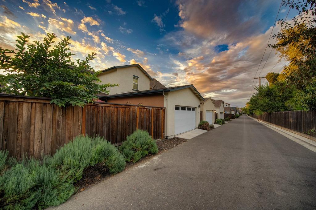 Detail Gallery Image 35 of 37 For 3273 Crocker Dr, Sacramento,  CA 95818 - 3 Beds | 2/1 Baths