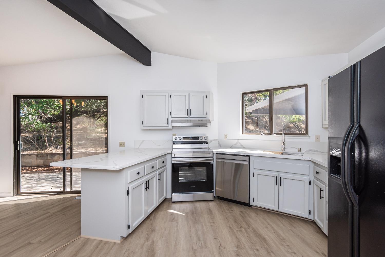 Detail Gallery Image 1 of 21 For 11815 Swallow Ct, Penn Valley,  CA 95946 - 3 Beds | 2 Baths