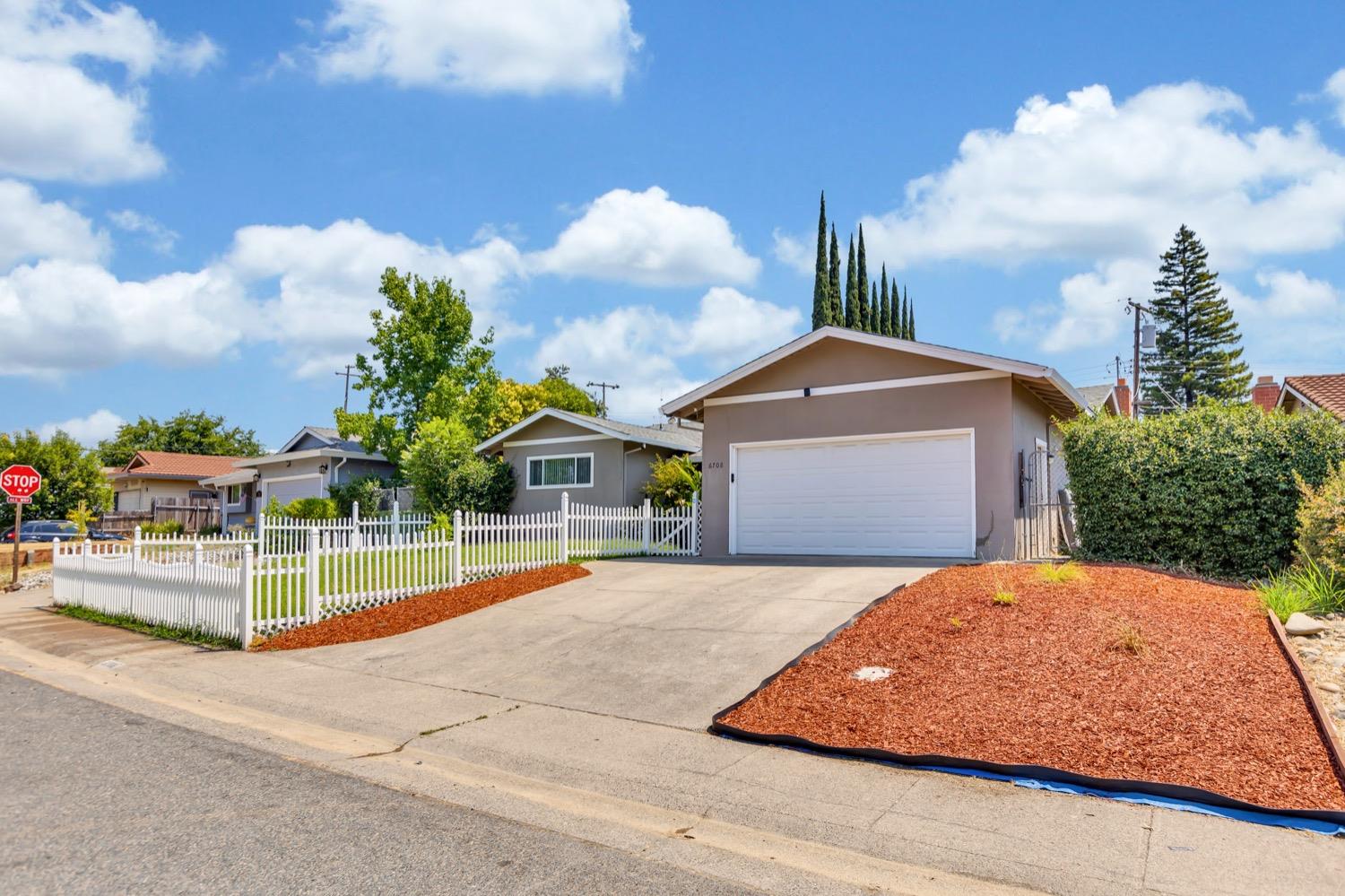 Detail Gallery Image 3 of 51 For 6708 Woodmore Oaks, Orangevale,  CA 95662 - 4 Beds | 2 Baths