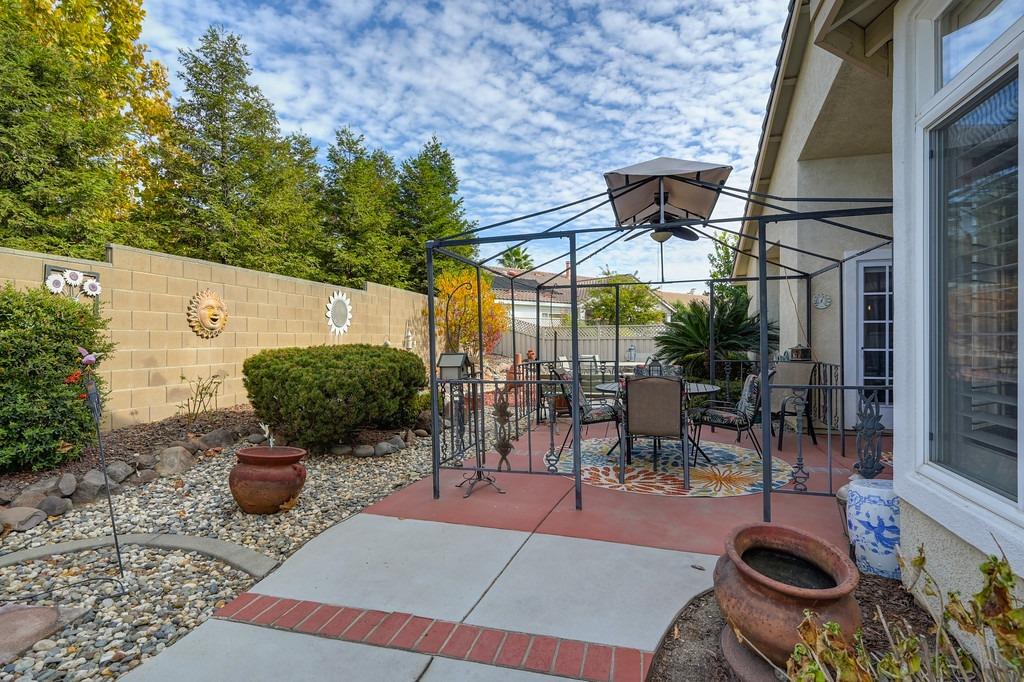 Detail Gallery Image 76 of 90 For 7549 Apple Hollow Loop, Roseville,  CA 95747 - 2 Beds | 2 Baths