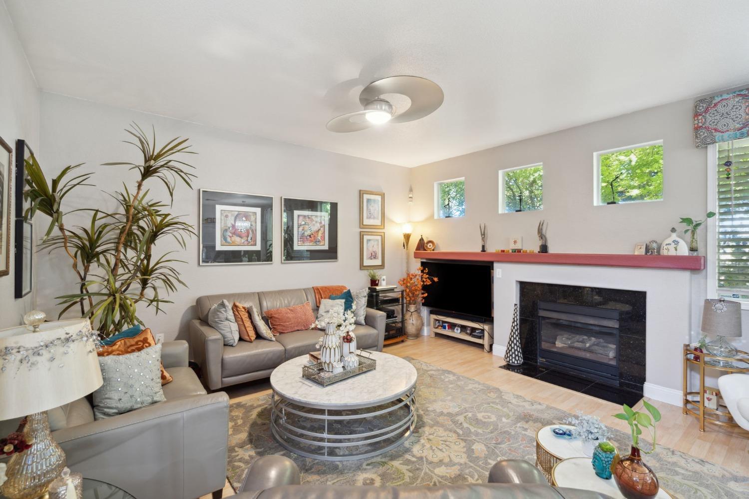 Detail Gallery Image 11 of 31 For 27 Drawbridge Ct, Sacramento,  CA 95833 - 4 Beds | 2/1 Baths