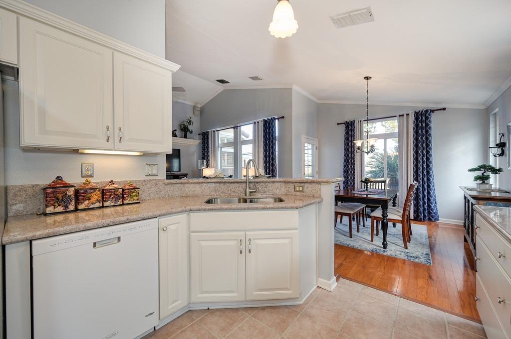 Detail Gallery Image 21 of 90 For 7549 Apple Hollow Loop, Roseville,  CA 95747 - 2 Beds | 2 Baths