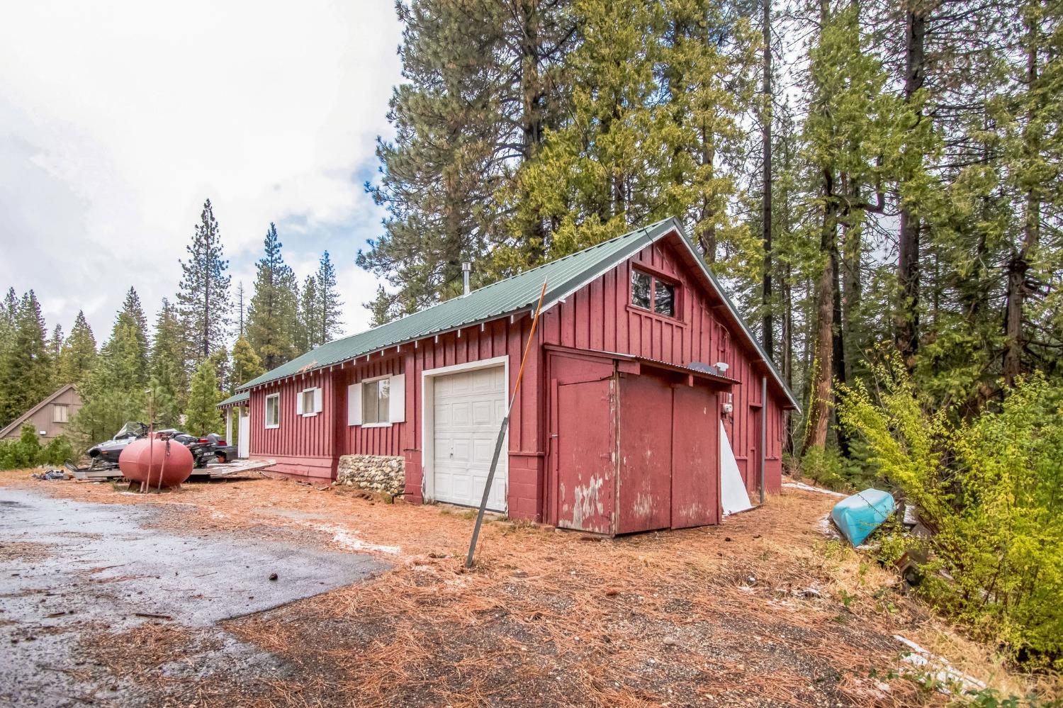 Detail Gallery Image 3 of 24 For 2051 Warren Hill Rd, Strawberry Valley,  CA 95981 - 1 Beds | 1 Baths