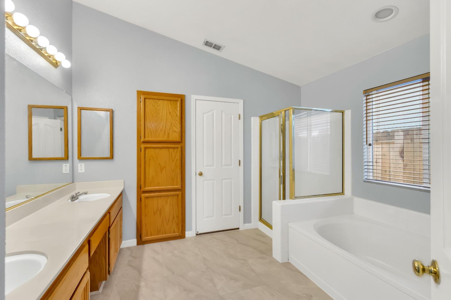 Detail Gallery Image 34 of 53 For 10018 Arabesque Ct, Elk Grove,  CA 95624 - 4 Beds | 2 Baths