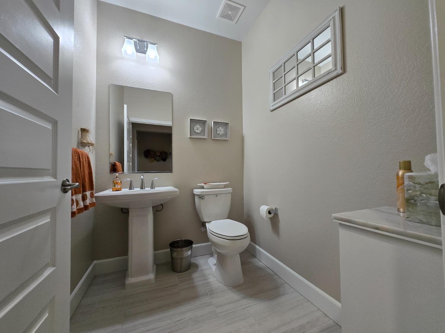 Detail Gallery Image 7 of 45 For 5040 Peace Lily Ln, Roseville,  CA 95747 - 2 Beds | 2/1 Baths