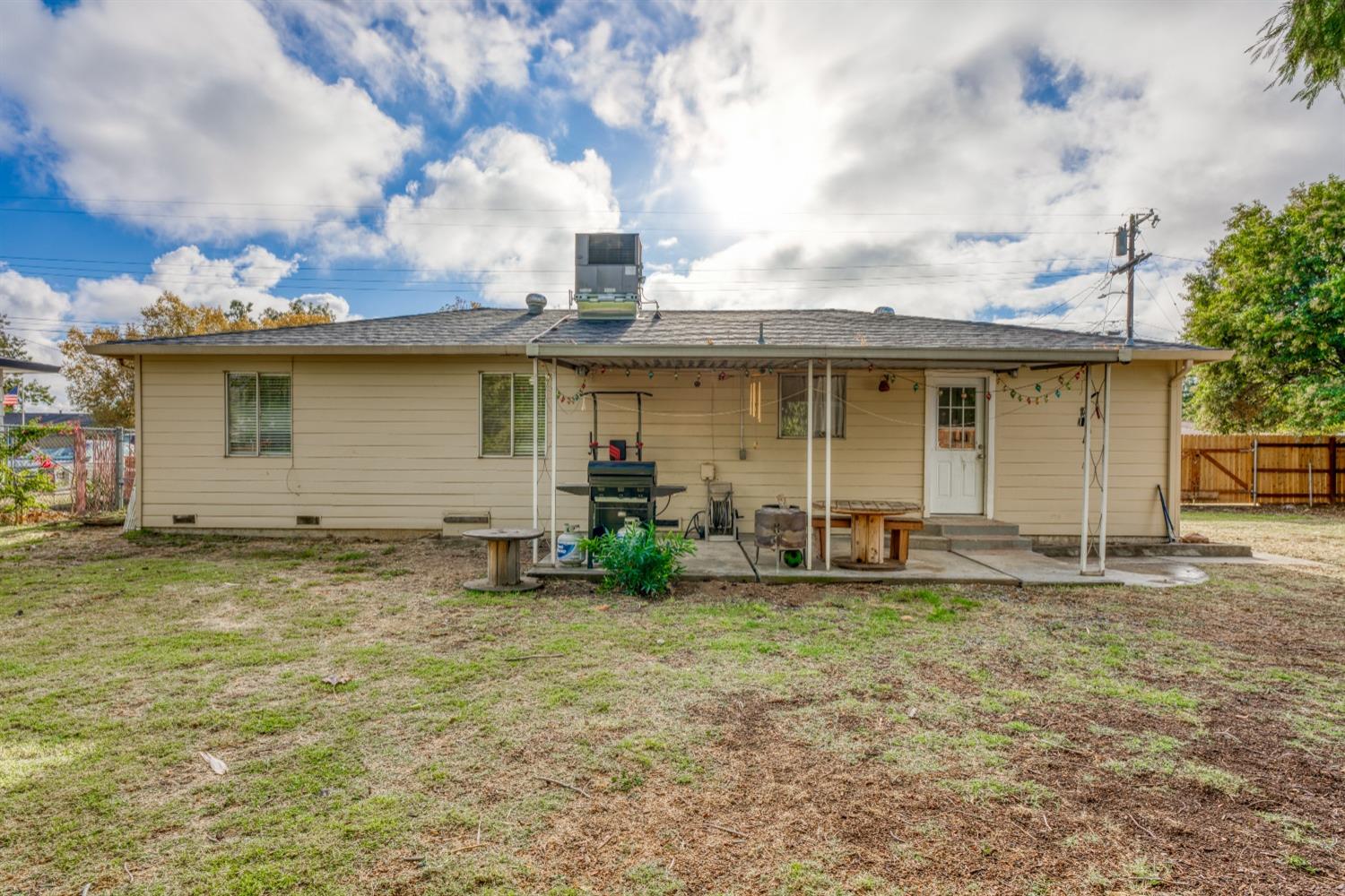 Detail Gallery Image 31 of 36 For 1003 Fleda Ave, Olivehurst,  CA 95961 - 3 Beds | 1/1 Baths