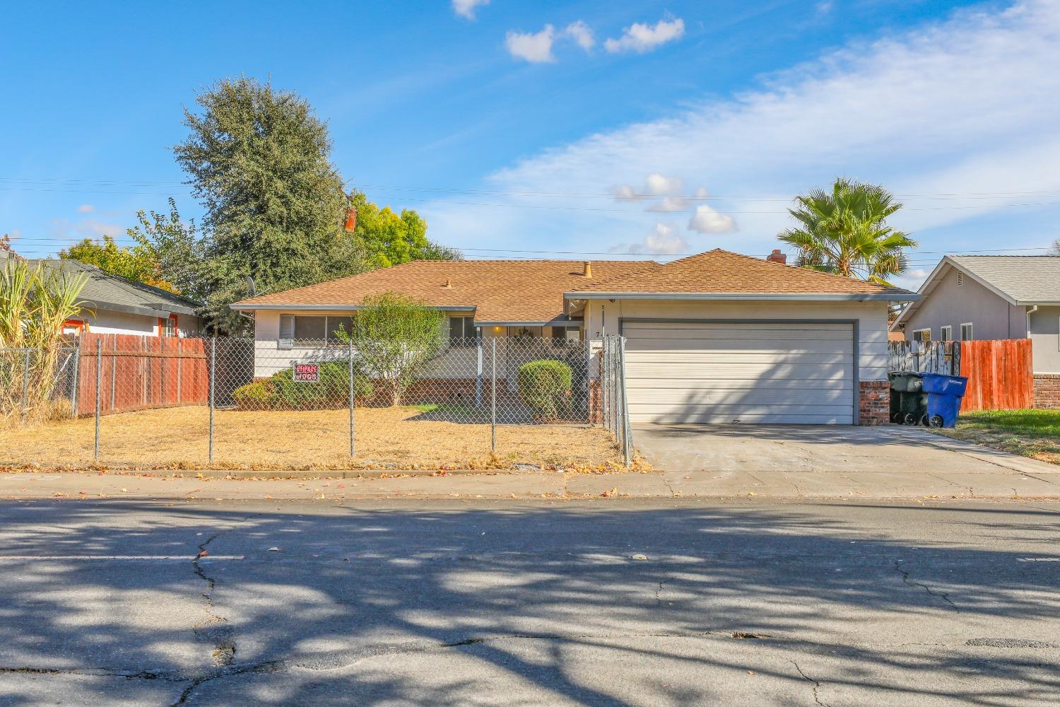 Detail Gallery Image 2 of 29 For 7445 21st St, Sacramento,  CA 95822 - 3 Beds | 2 Baths