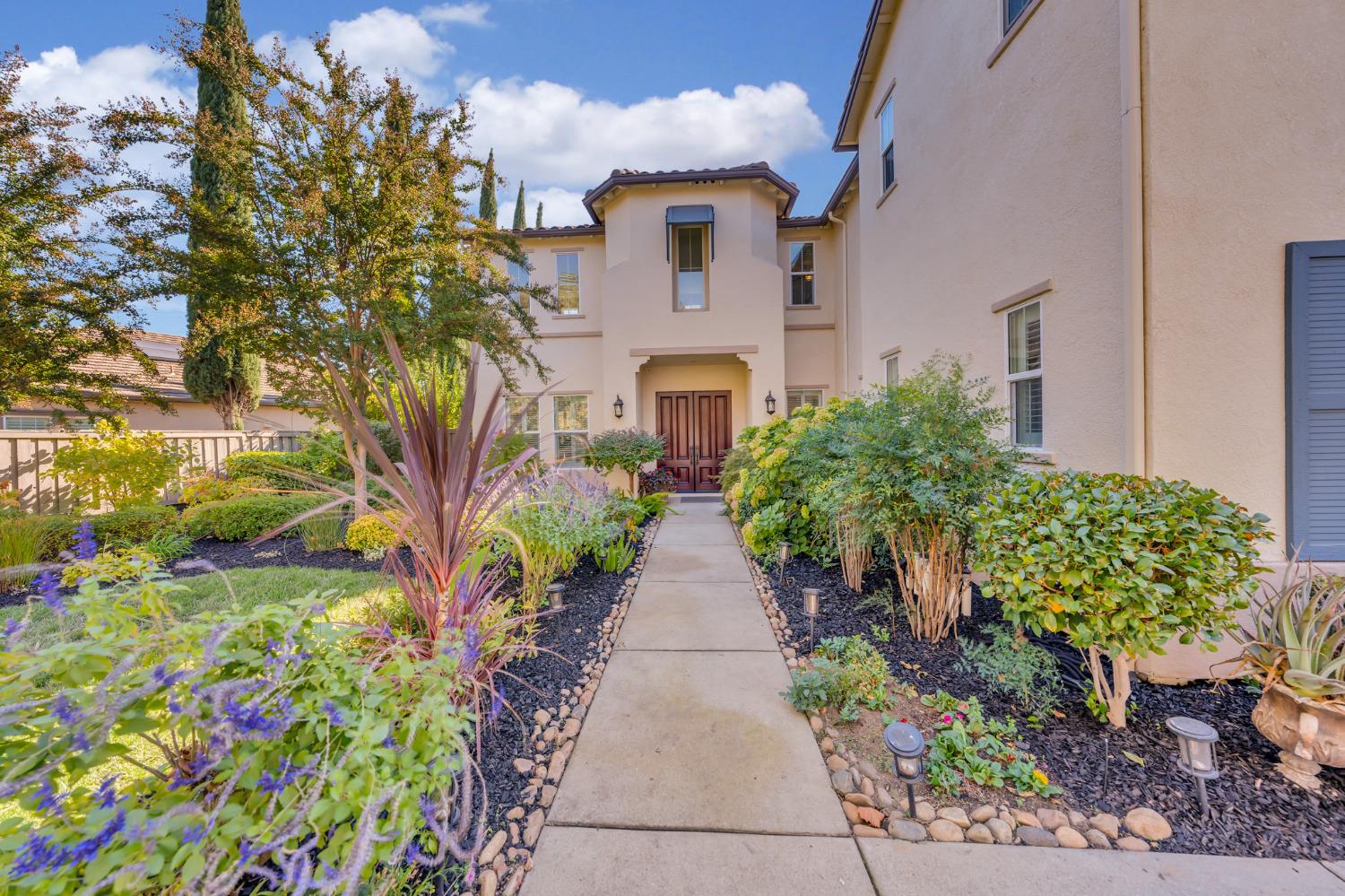 Detail Gallery Image 3 of 74 For 9350 Eagle Springs Pl, Roseville,  CA 95747 - 6 Beds | 4 Baths