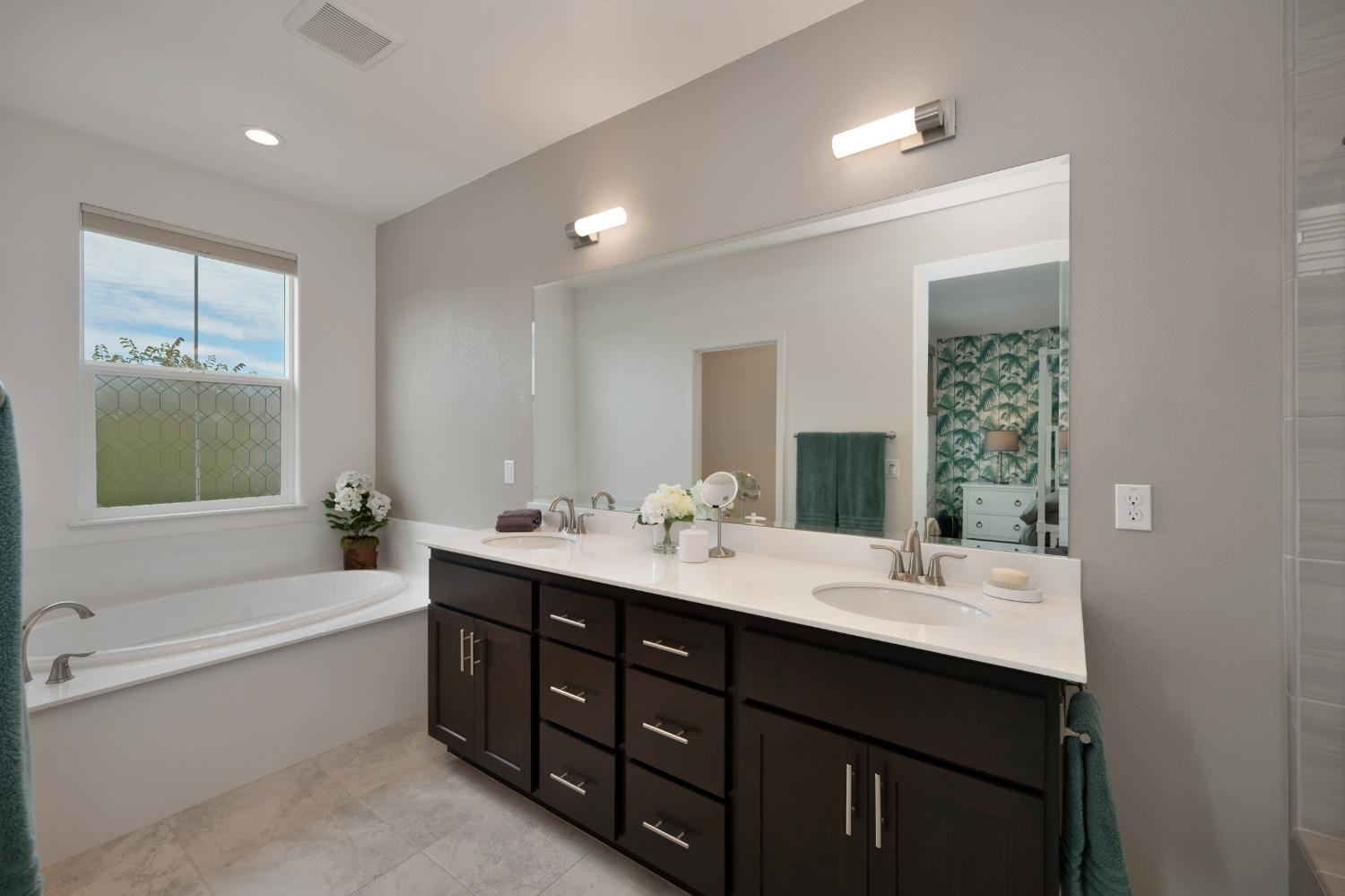 Detail Gallery Image 25 of 37 For 3273 Crocker Dr, Sacramento,  CA 95818 - 3 Beds | 2/1 Baths