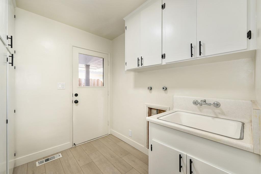 Detail Gallery Image 10 of 32 For 719 Costa Dr, Lodi,  CA 95240 - 2 Beds | 2 Baths