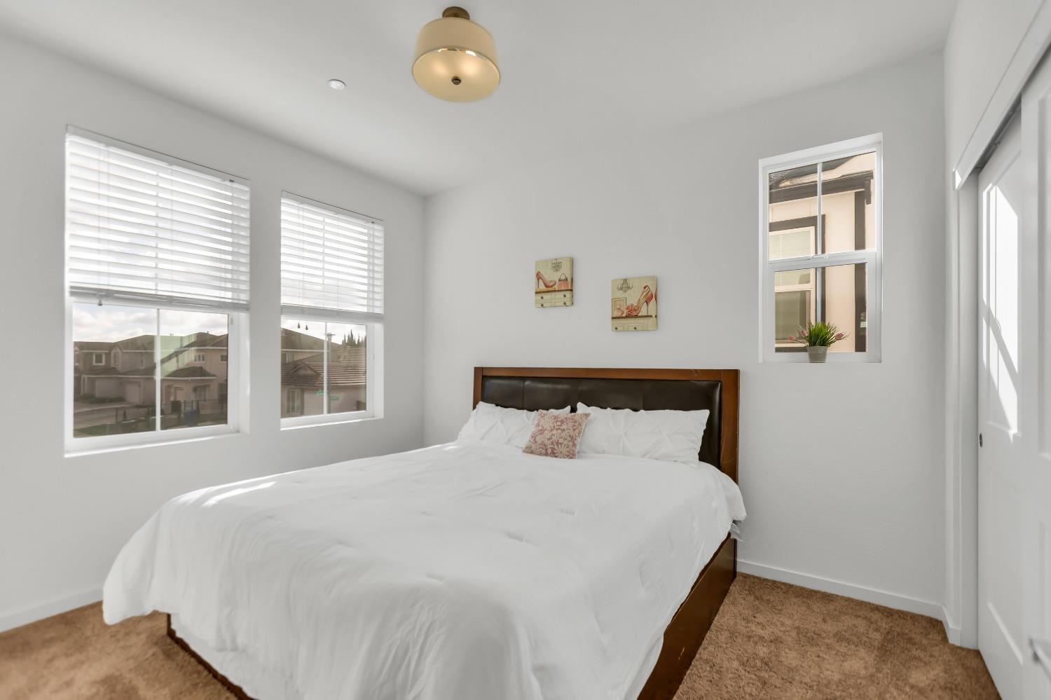 Detail Gallery Image 9 of 67 For 2 Bateson Ct, Elk Grove,  CA 95758 - 4 Beds | 2/1 Baths