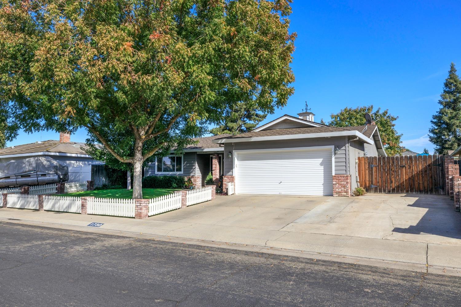 Detail Gallery Image 3 of 63 For 1730 Carignane, Escalon,  CA 95320 - 3 Beds | 2 Baths