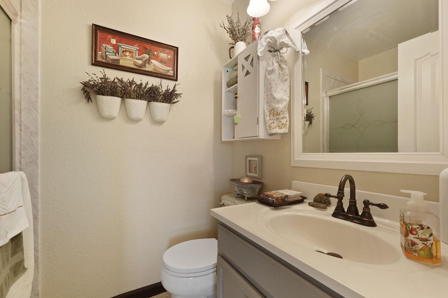 Detail Gallery Image 16 of 44 For 180 Sparrow Dr, Galt,  CA 95632 - 4 Beds | 2 Baths