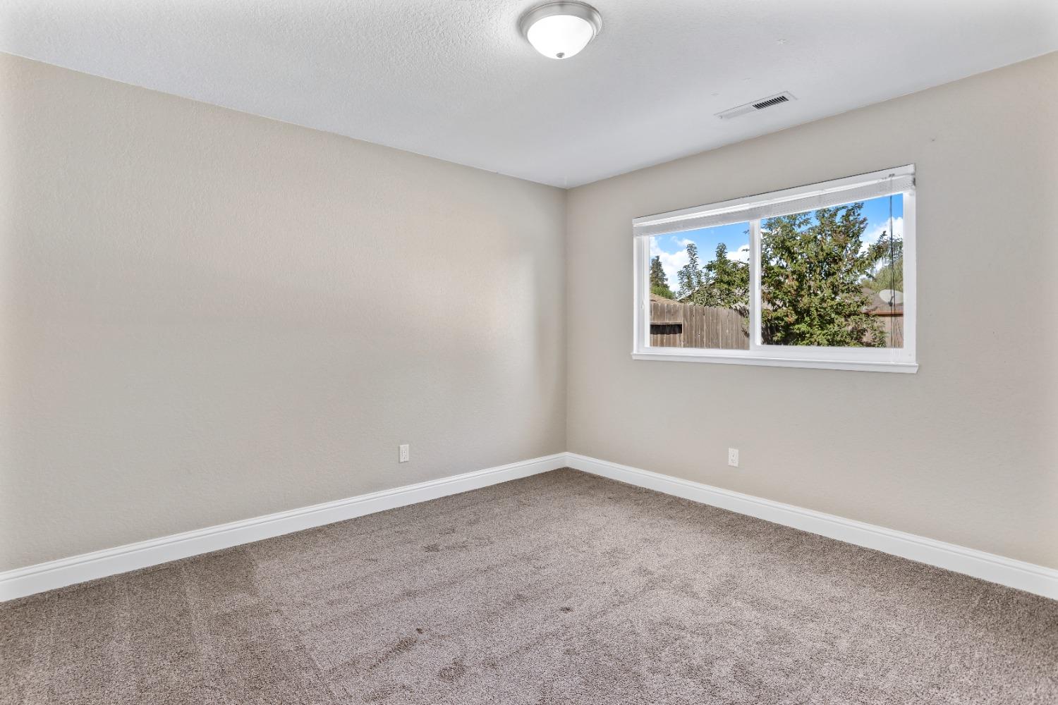 Detail Gallery Image 14 of 32 For 1405 W Tuolumne Rd, Turlock,  CA 95382 - 3 Beds | 2 Baths