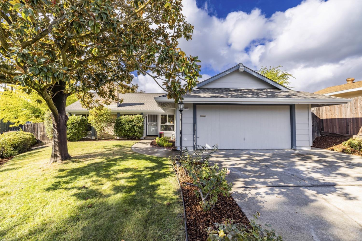 Detail Gallery Image 1 of 30 For 5915 Yeoman Way, Citrus Heights,  CA 95610 - 3 Beds | 2 Baths