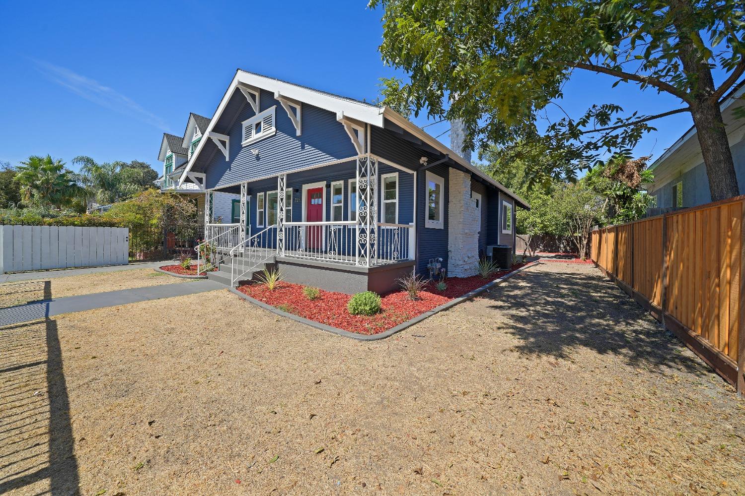 Detail Gallery Image 5 of 43 For 1335 E Flora St, Stockton,  CA 95205 - 2 Beds | 2 Baths