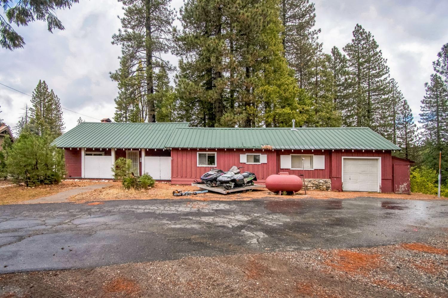 Detail Gallery Image 1 of 24 For 2051 Warren Hill Rd, Strawberry Valley,  CA 95981 - 1 Beds | 1 Baths