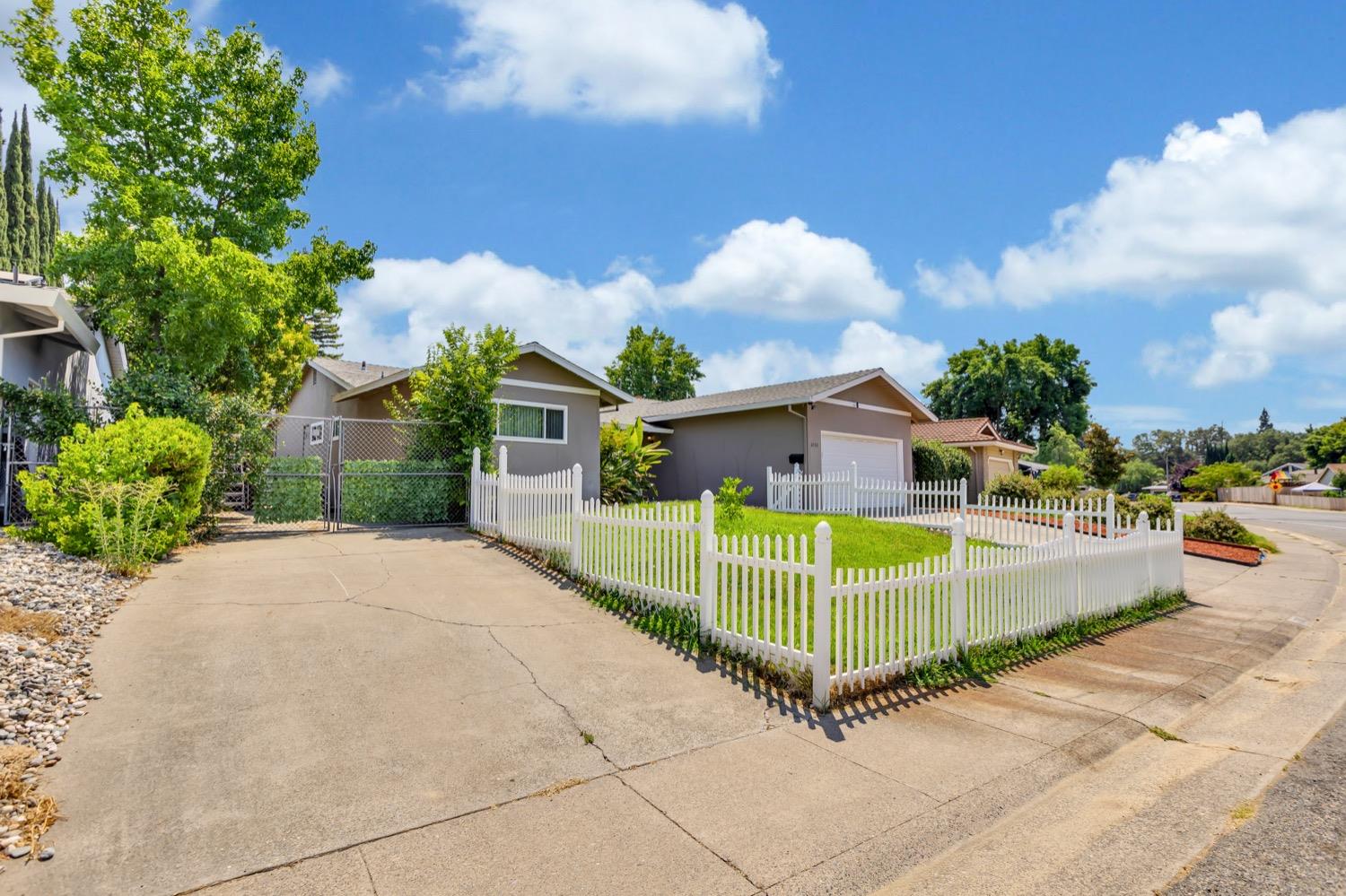 Detail Gallery Image 4 of 51 For 6708 Woodmore Oaks, Orangevale,  CA 95662 - 4 Beds | 2 Baths