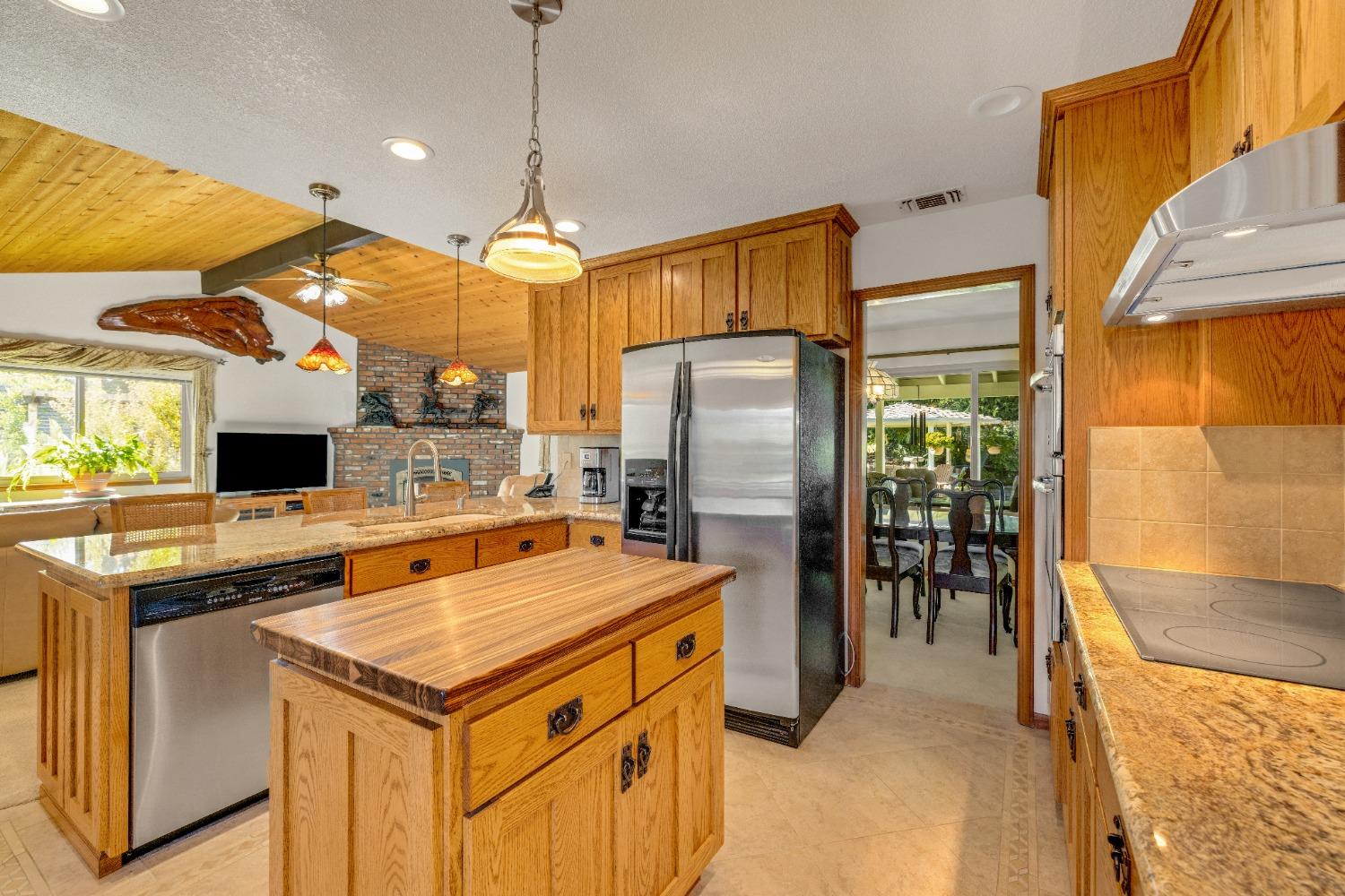 Detail Gallery Image 12 of 59 For 3949 Sweetwater Dr, Rocklin,  CA 95677 - 3 Beds | 2 Baths