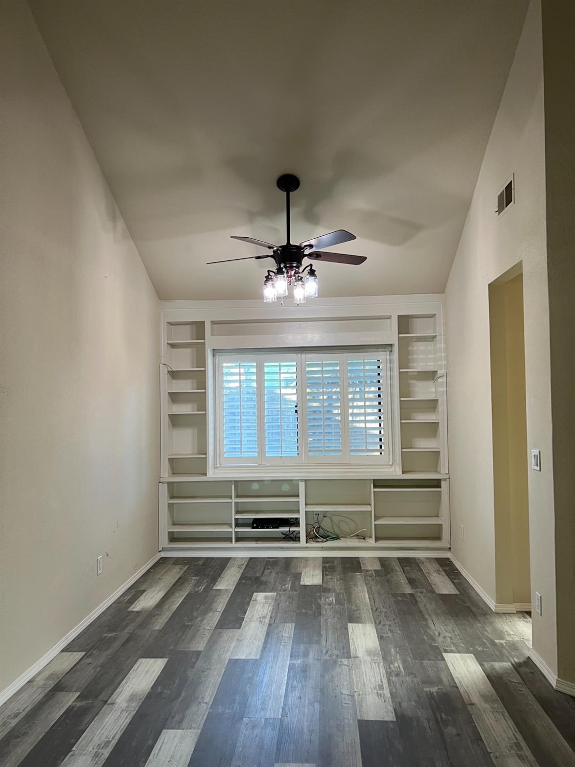 Detail Gallery Image 2 of 25 For 1099 Prego Way, Sacramento,  CA 95834 - 3 Beds | 2/1 Baths