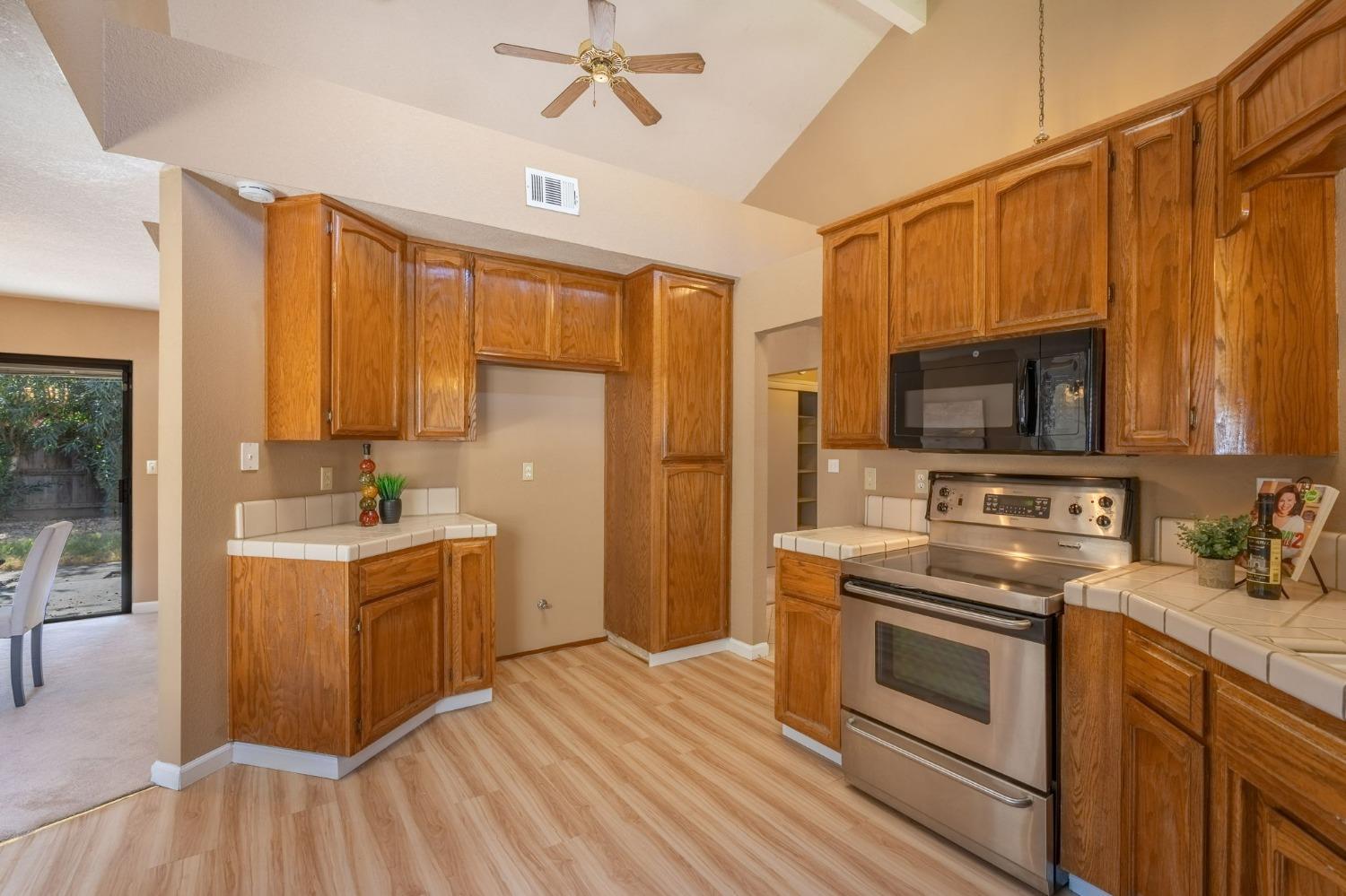 Detail Gallery Image 15 of 29 For 2404 Southfork Ln, Modesto,  CA 95355 - 3 Beds | 2 Baths