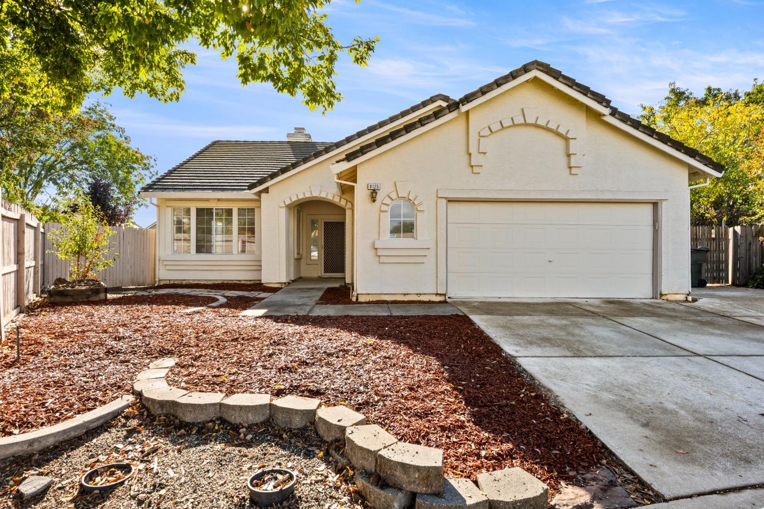 Detail Gallery Image 1 of 28 For 8125 Delft Ct, Sacramento,  CA 95829 - 3 Beds | 2 Baths