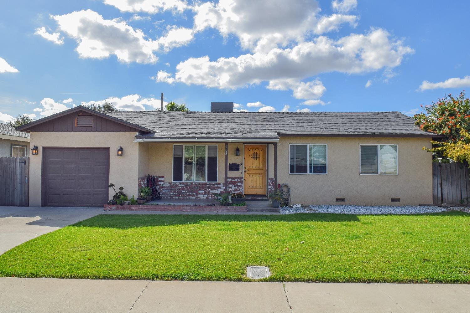 Detail Gallery Image 1 of 26 For 908 Yolo St, Manteca,  CA 95336 - 3 Beds | 1/1 Baths