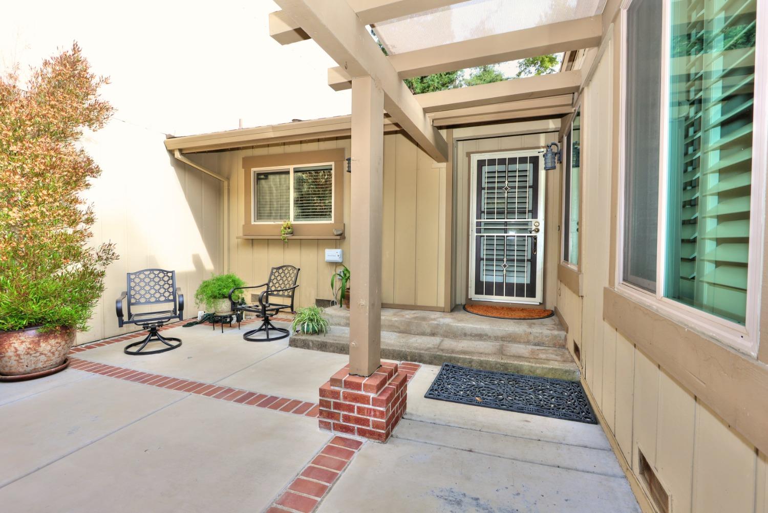 Detail Gallery Image 4 of 46 For 6816 San Dimas Ct, Citrus Heights,  CA 95621 - 3 Beds | 2 Baths