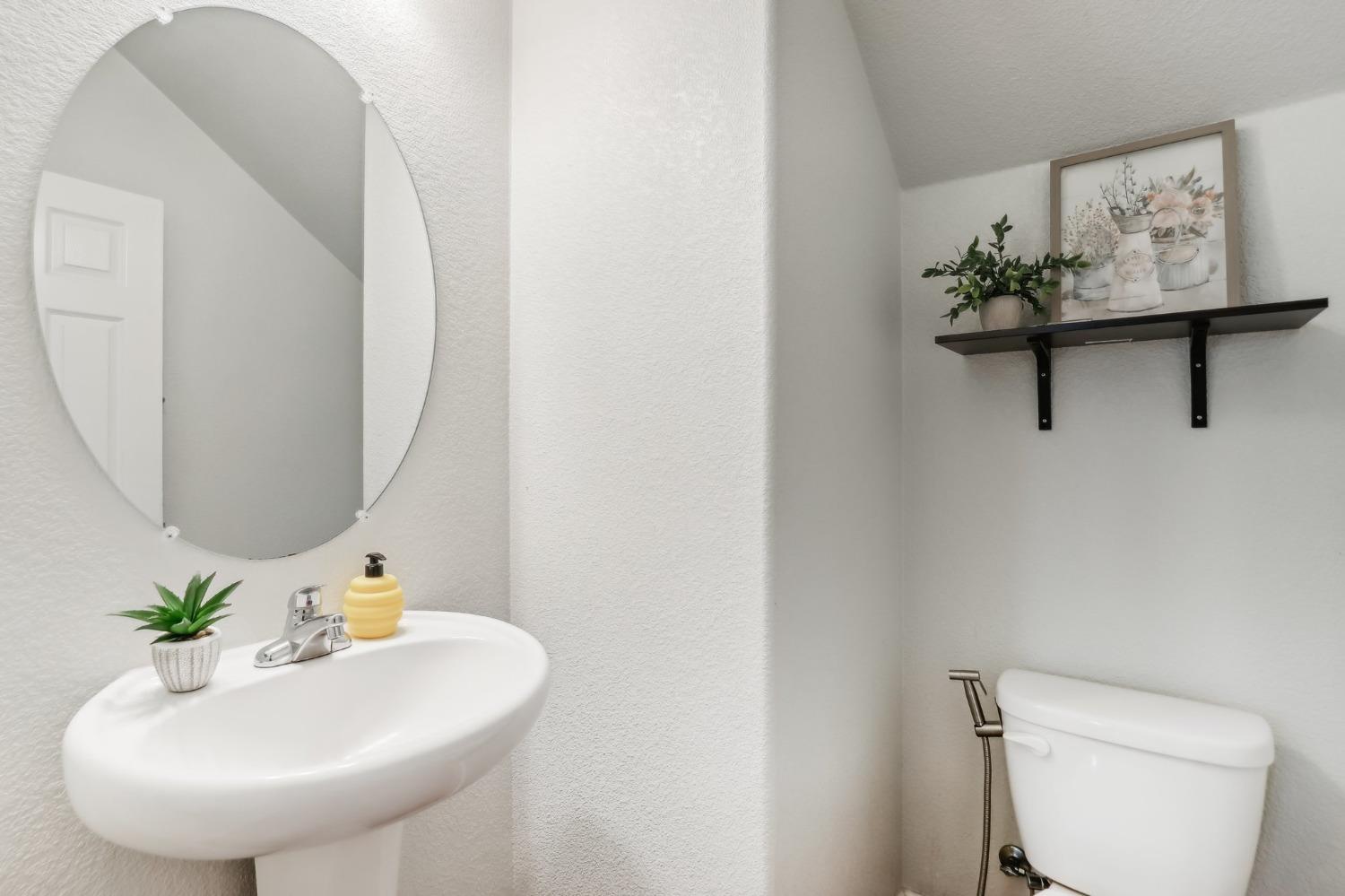 Detail Gallery Image 13 of 42 For 8161 Emmy Willow Ln, Sacramento,  CA 95828 - 4 Beds | 2/1 Baths