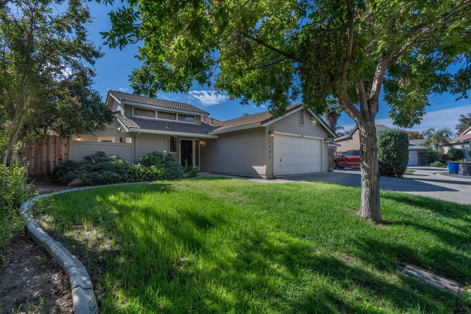 Detail Gallery Image 2 of 29 For 2404 Southfork Ln, Modesto,  CA 95355 - 3 Beds | 2 Baths