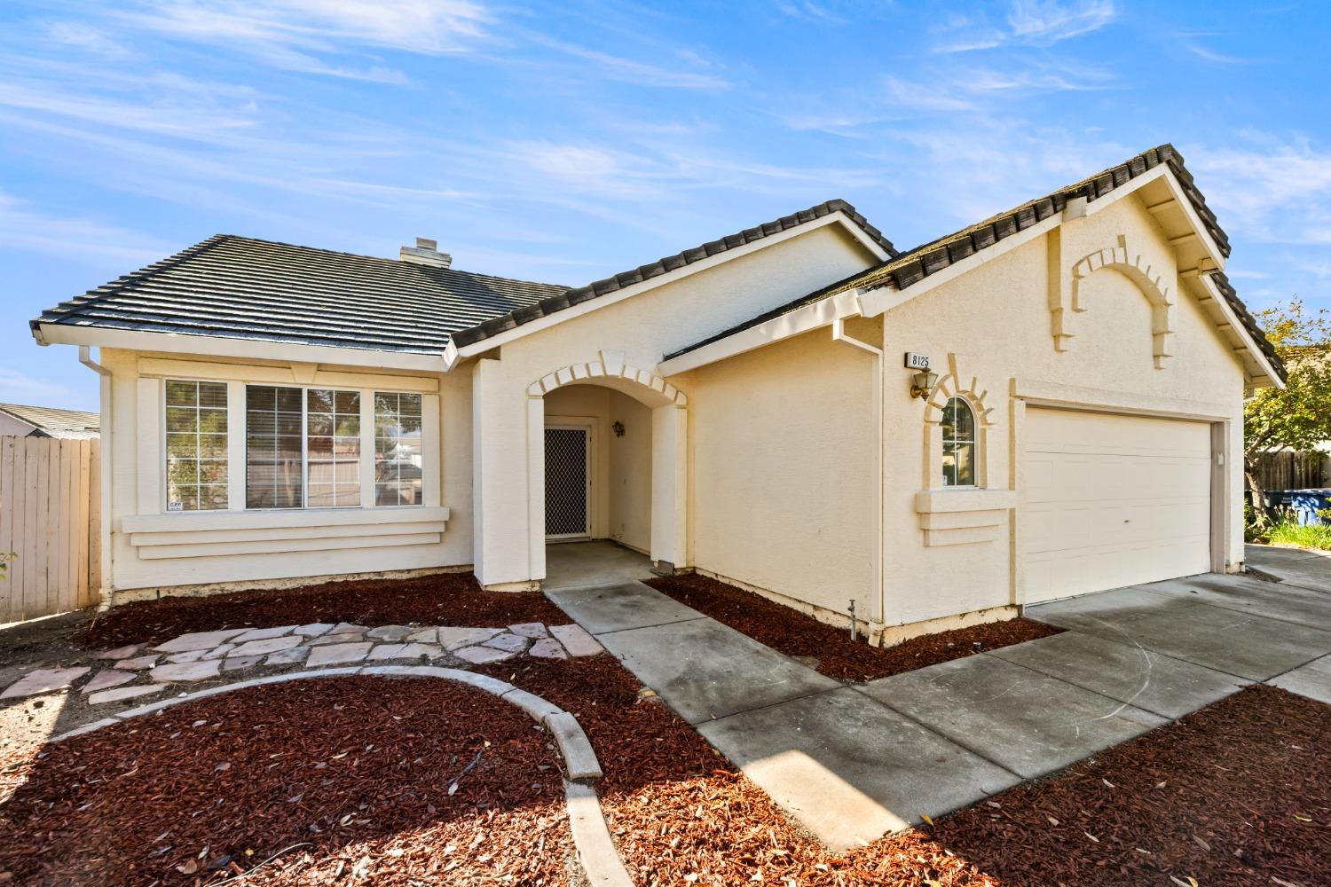 Detail Gallery Image 2 of 28 For 8125 Delft Ct, Sacramento,  CA 95829 - 3 Beds | 2 Baths