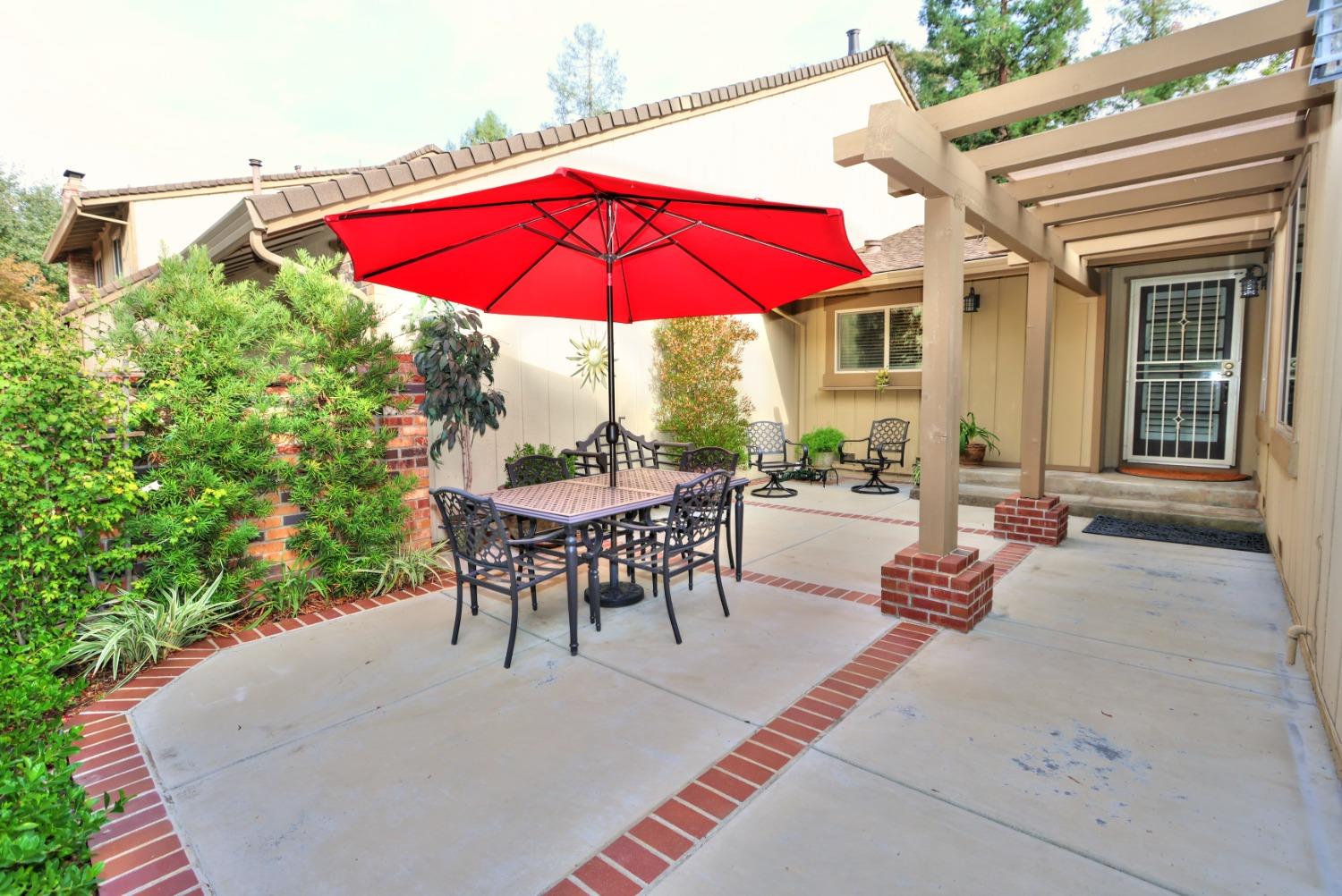 Detail Gallery Image 3 of 46 For 6816 San Dimas Ct, Citrus Heights,  CA 95621 - 3 Beds | 2 Baths