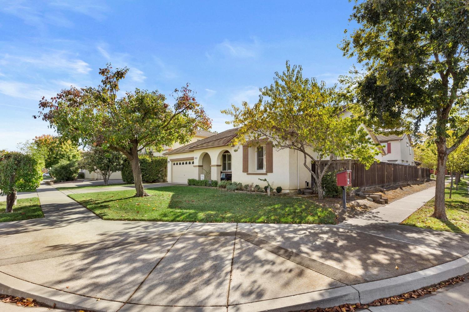 Detail Gallery Image 2 of 39 For 2485 Sandpiper Ln, West Sacramento,  CA 95691 - 4 Beds | 2 Baths